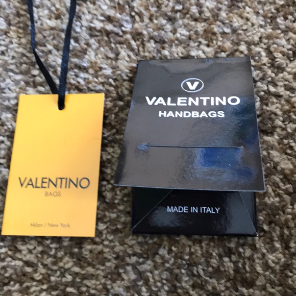 Valentino crossbody bag๐ผ๐ป๐ธ - Picture 4 of 5